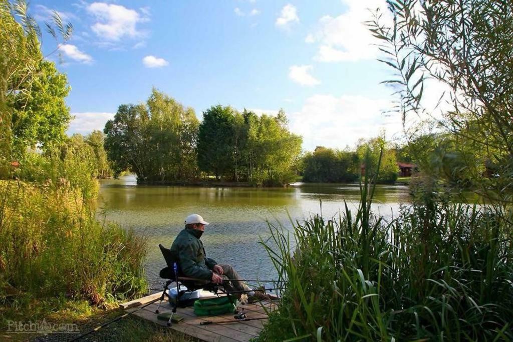 Relaxing Holiday Home With Hot Tub At Tattershall Lakes 外观 照片