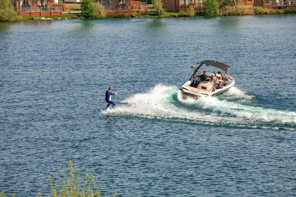 Relaxing Holiday Home With Hot Tub At Tattershall Lakes 外观 照片