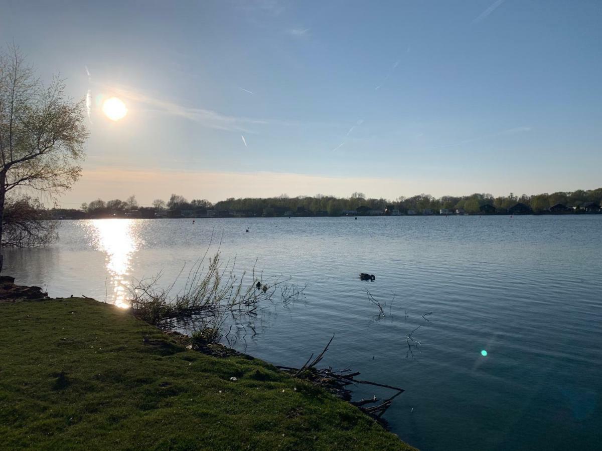 Relaxing Holiday Home With Hot Tub At Tattershall Lakes 外观 照片